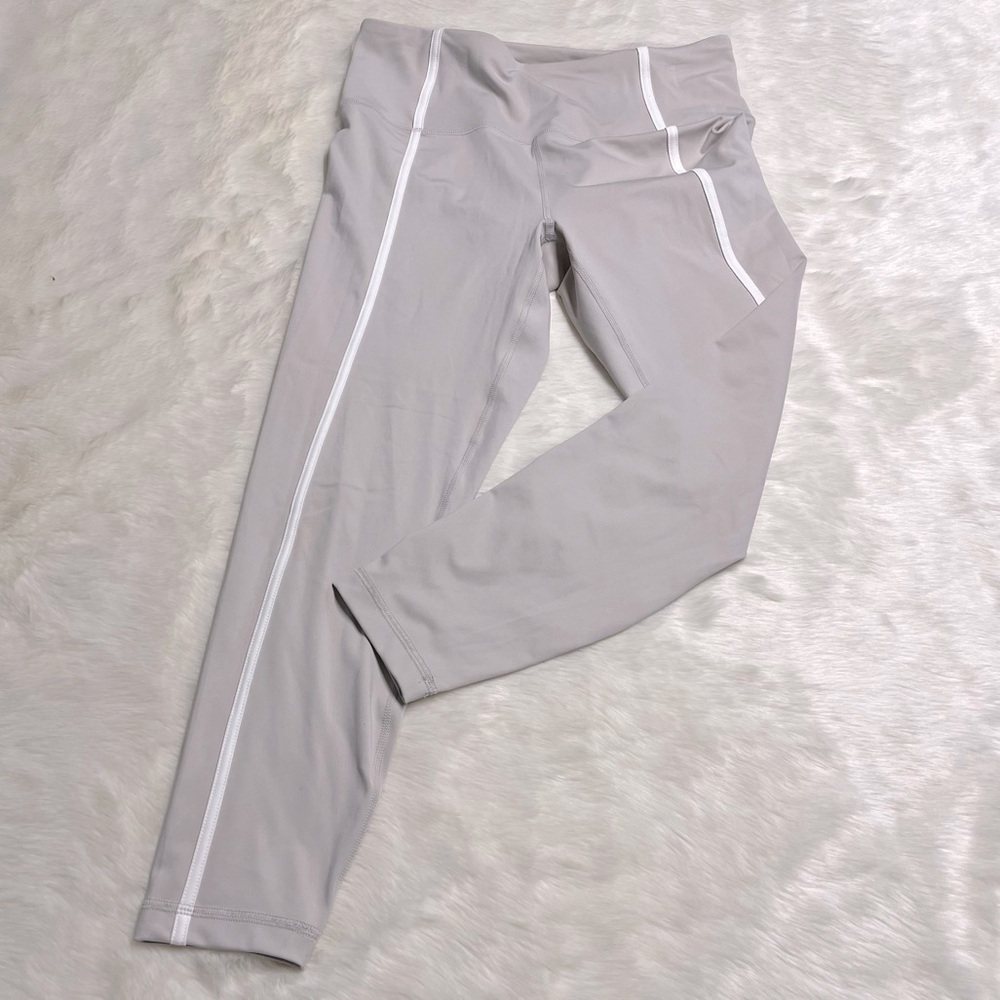 NWOT Yogalicious light tan leggings‎